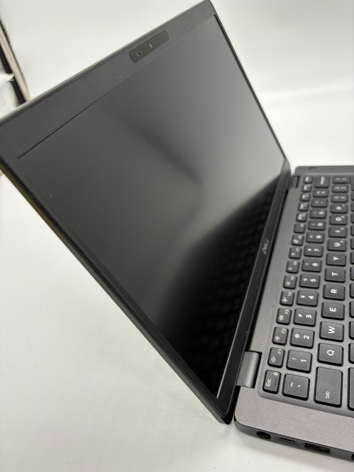 Dell Latitude 5400 Intel i7-8665U 14″ 16GB RAM 512GB NVMe WIN11P Unlicensed