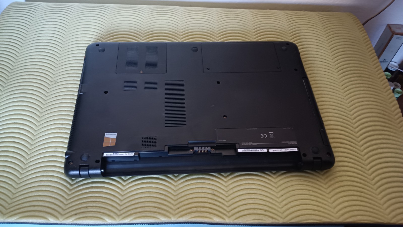 SONY VAIO SVF153a1ym I3-4010U 8GB 15.6″ 256GB NVME NVIDIA 750M 1GB