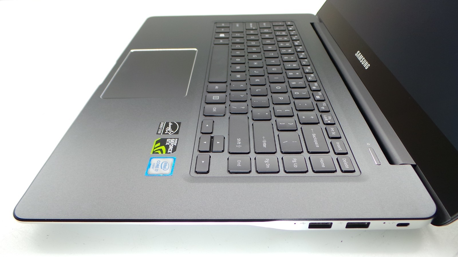 Samsung Notebook NP940Z5L | 15.6″ | i7-6700HQ | 8GB 256GB SSD | Touchscreen