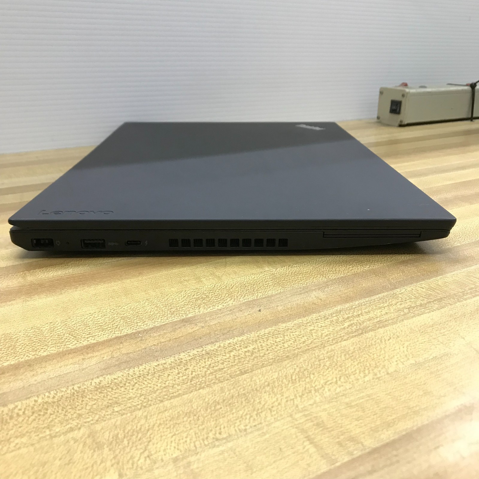 Lenovo ThinkPad T570 15.6″ i7-6600 2.60GHz 16GB RAM No SSD/Battery Boots to BIOS