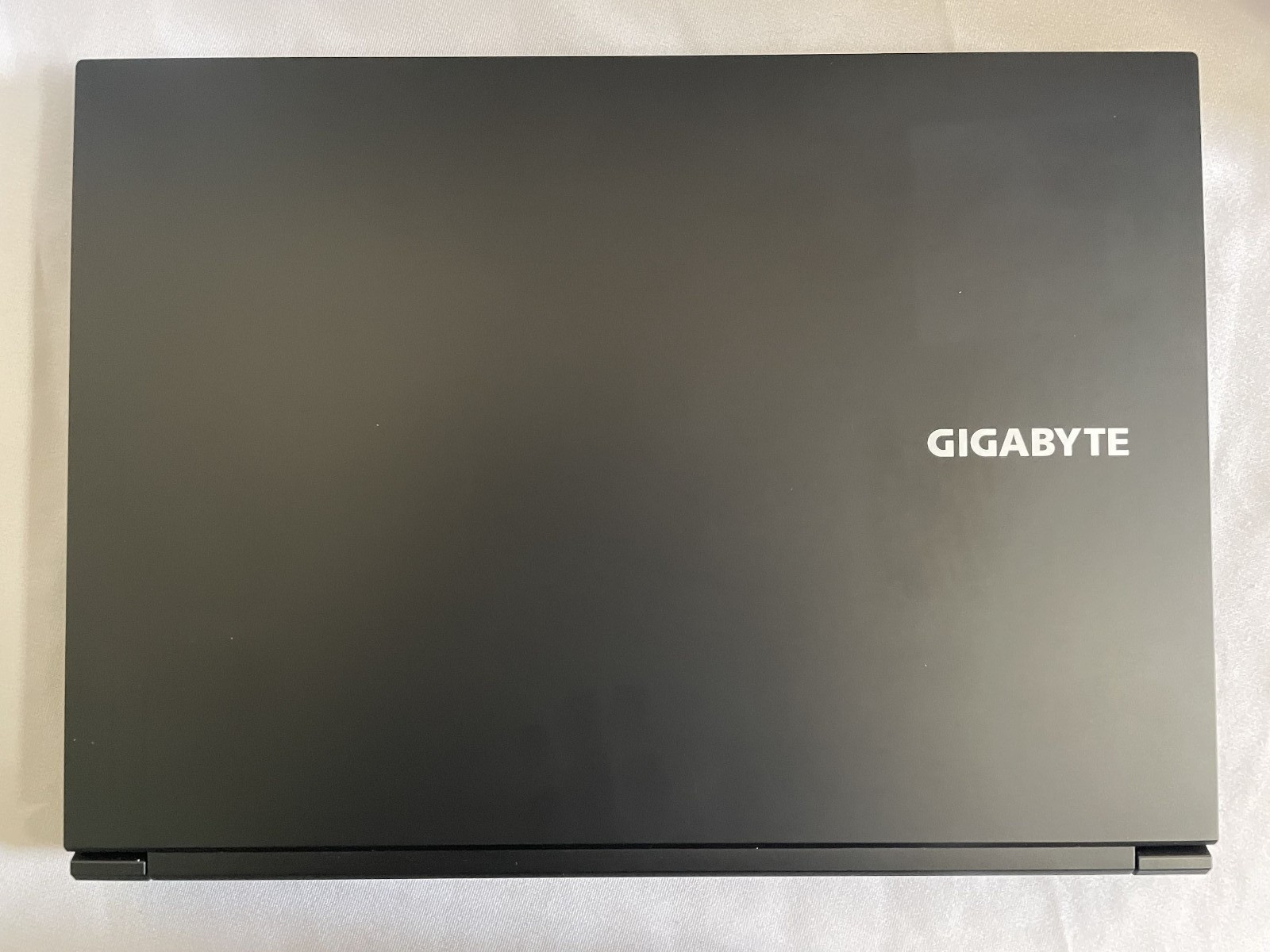 Gigabyte G6 KF WUXGA 165hz (Intel i7-13620H RTX 4060 8GB 32GB/1TB) Gaming Laptop