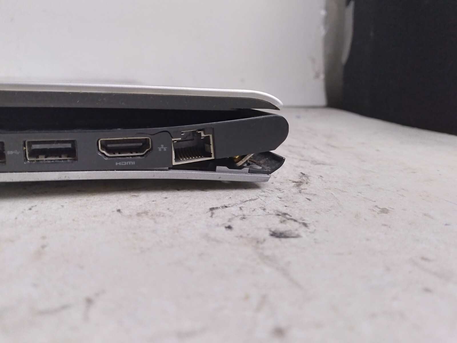 Dell P39F w/i5-5200U, 8GB RAM, 1TB HDD, 15.6″ Laptop for Parts/Repair