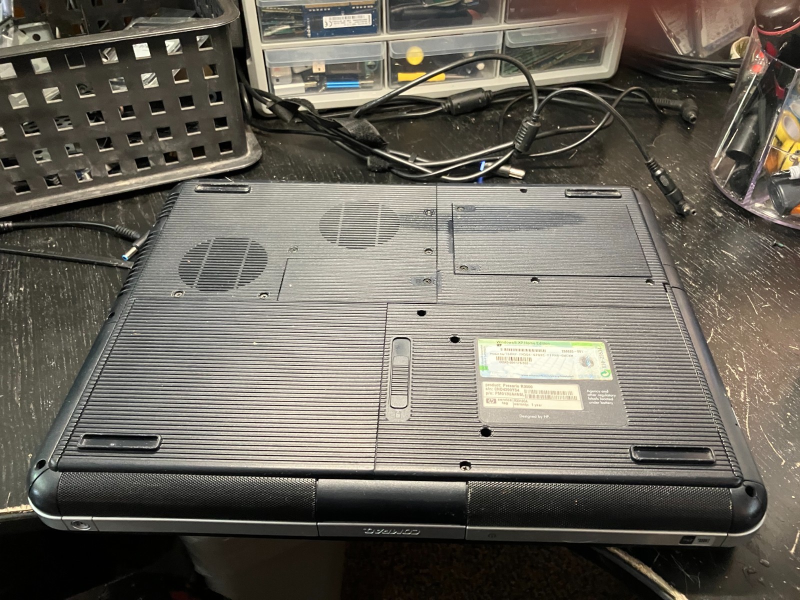 Compaq Presario R3000 Vintage Laptop 15″ Athlon 797MHz 1.2GB RAM 32GB SSD Win XP