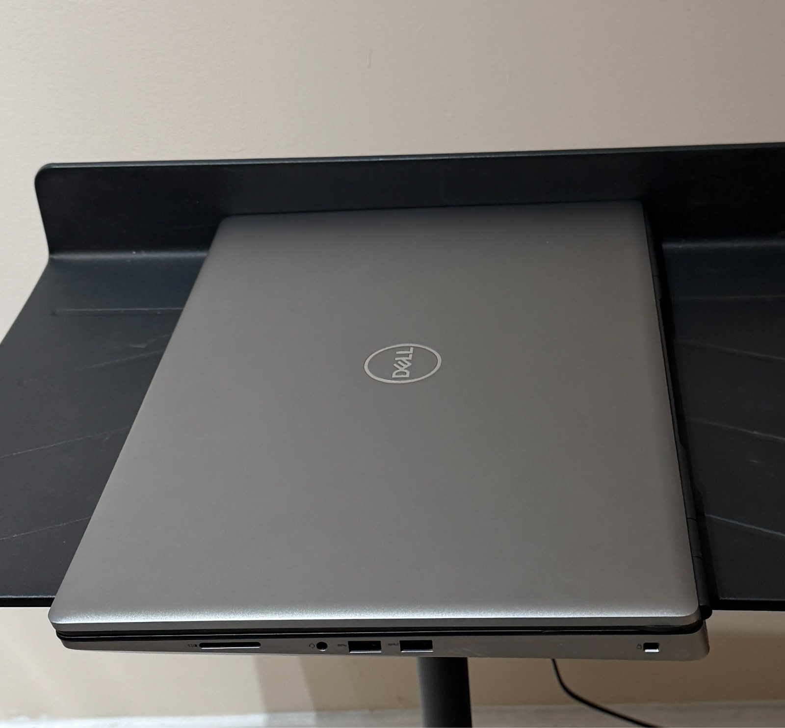 Laptop Dell precision 7750 i5-10400H 48GB RAM 512GB HD Win11