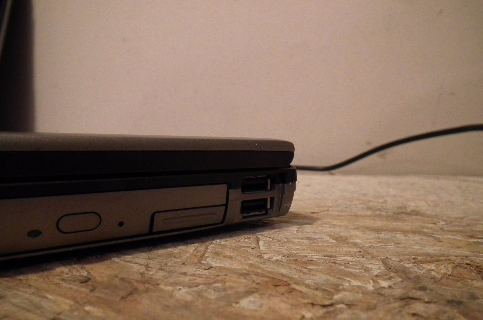 Dell D520 Laptop / 1.66ghz / 2gb / Windows XP / WIFI / DVD / CDRW rs232 serial