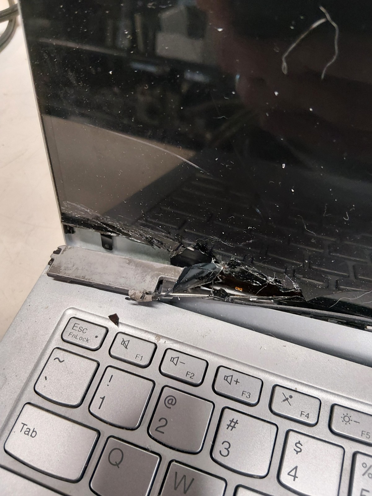 Lenovo Slim 7 14IAP7 FOR PARTS/NOT WORKING-CRACKED SCREEN #908