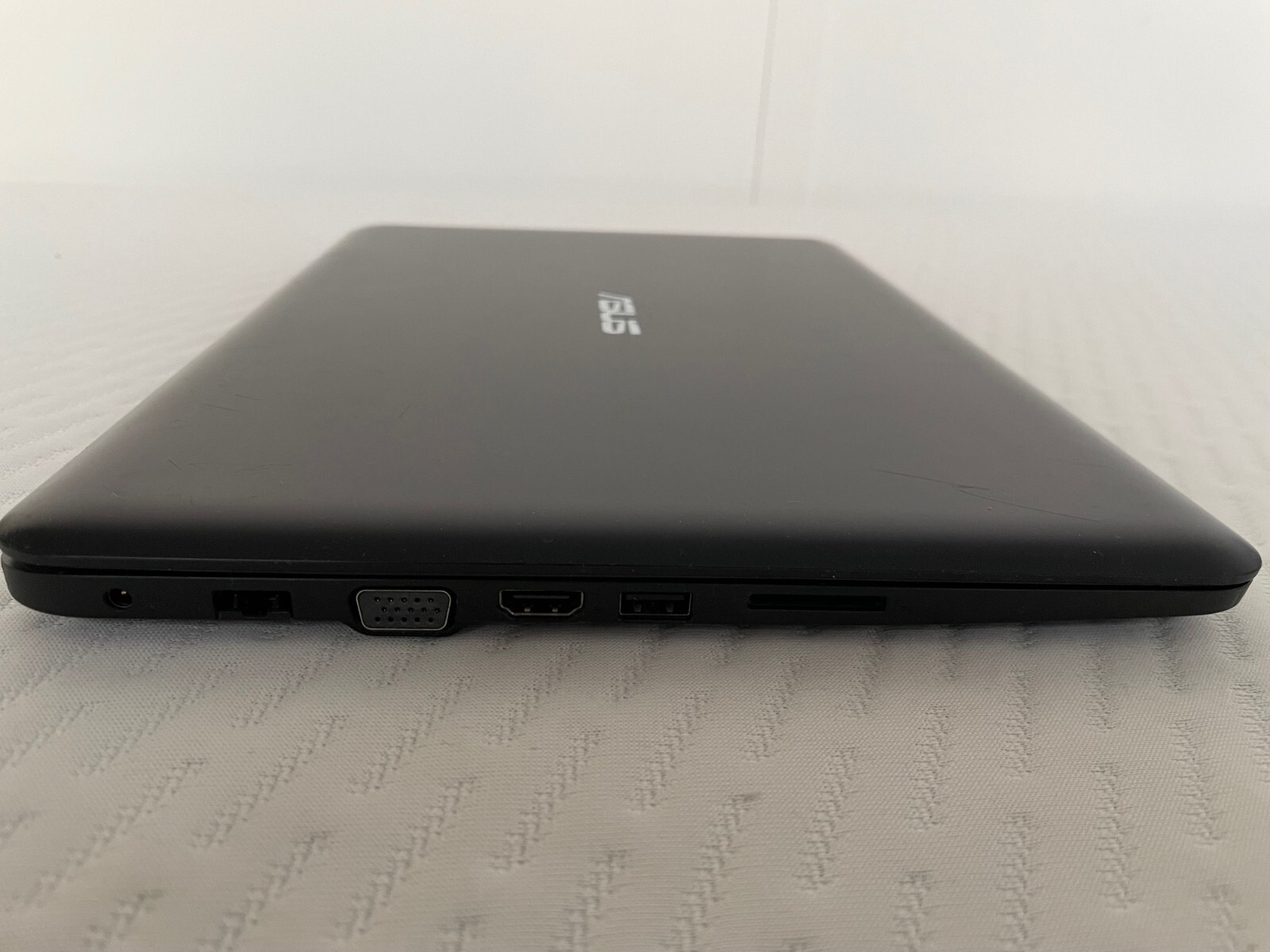 ASUS Laptop E402S N3050 CPU, 2GB RAM, 32GB eMMC SSD, Boots Up, For Parts As-Is