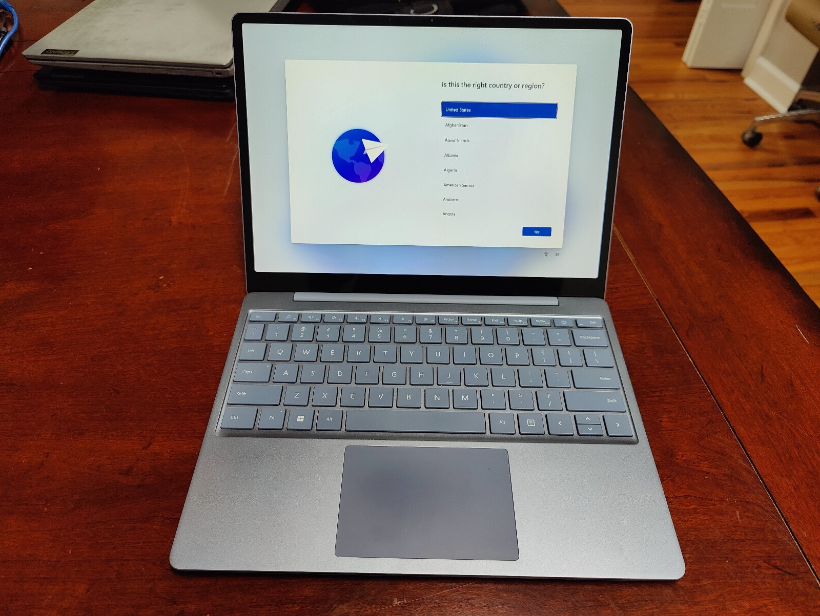 Microsoft Surface Laptop Go 2 + Dock – 128 GB SSD Intel Core I5