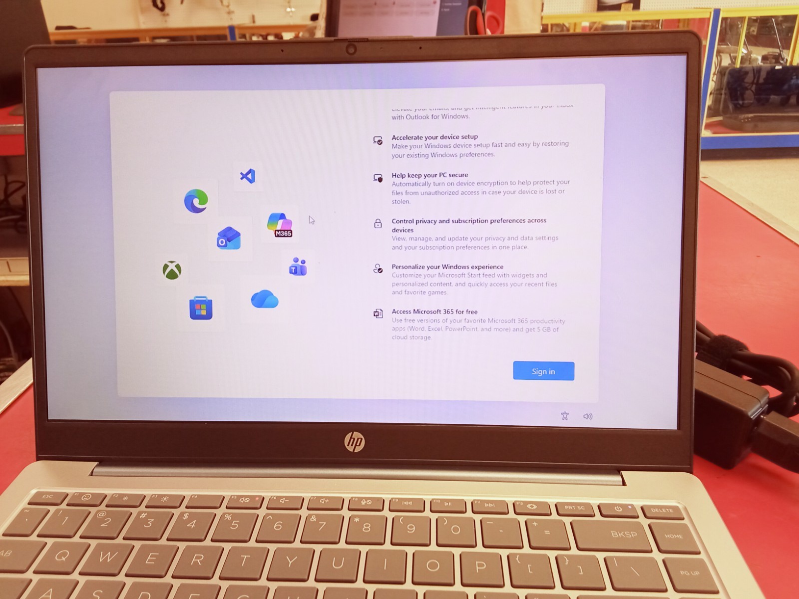 HP Laptop 14-EM0XXX 4GB RAM 256GB SSD AMD Athlon Silver 7120U w/Radeon Graphics