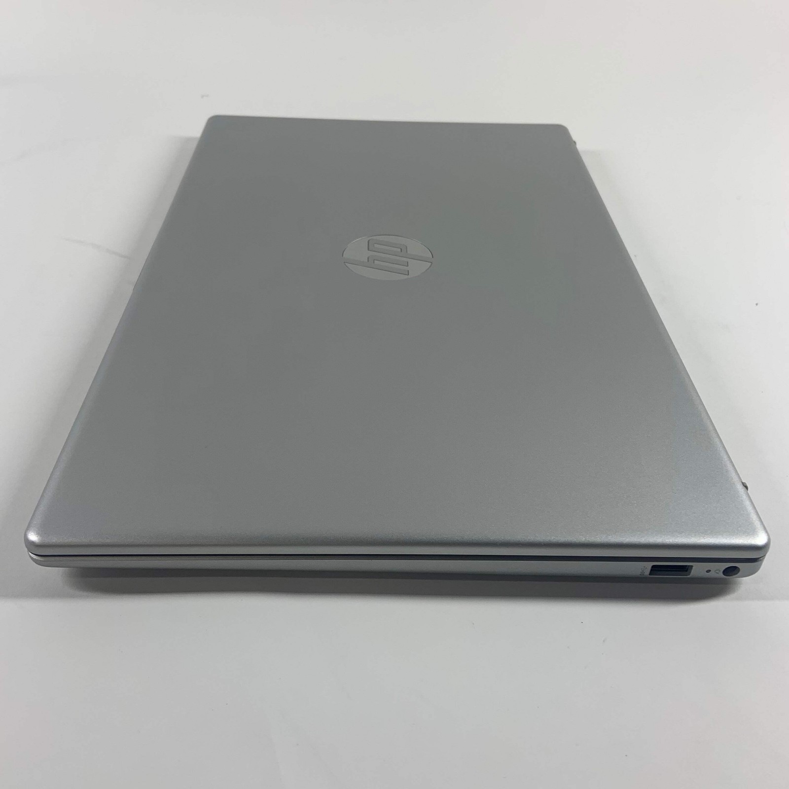HP Pavilion 15-FC0237NR 15.6″ Ryzen 7 5825U 2.0GHz 8GB RAM 512GB SSD