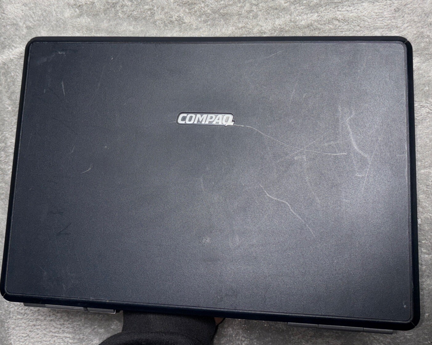 VTG Compaq Presario V2000 Laptop Intel Pentium M Tested Windows Xl. No Charger