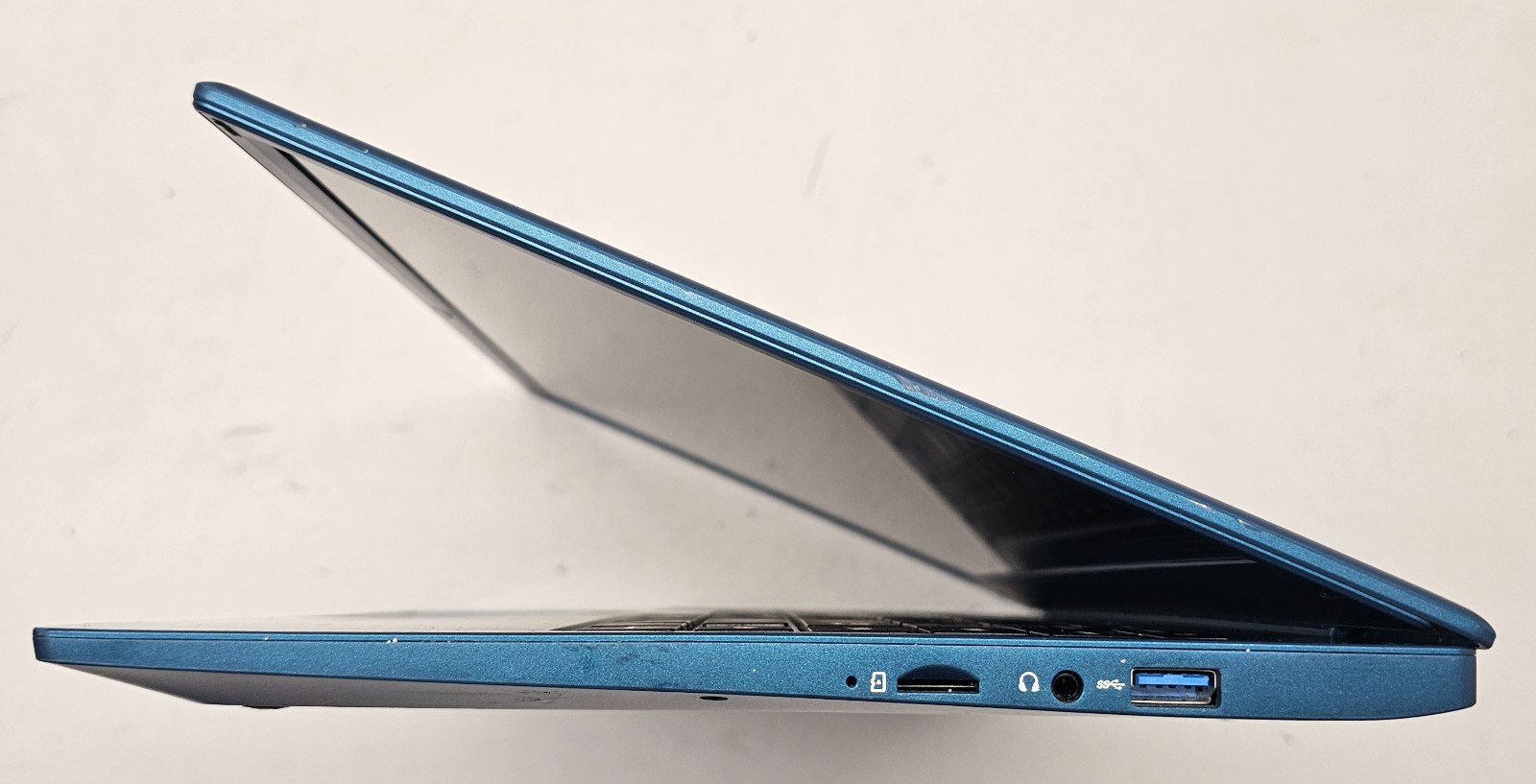 Gateway GWNR51416-BL 14.1″ Laptop Ryzen 5 3500U 8GB Ram 256GB SSD NO OS (FL)