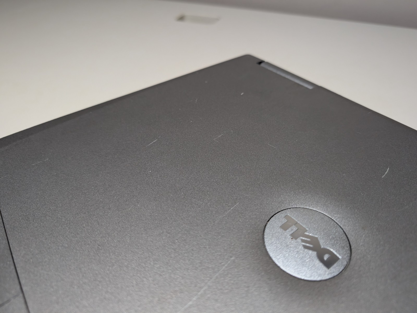 15″ Dell Latitude D810 | Pentium M 30GB HDD | ATI DVD Win XP 32-Bit Serial Port