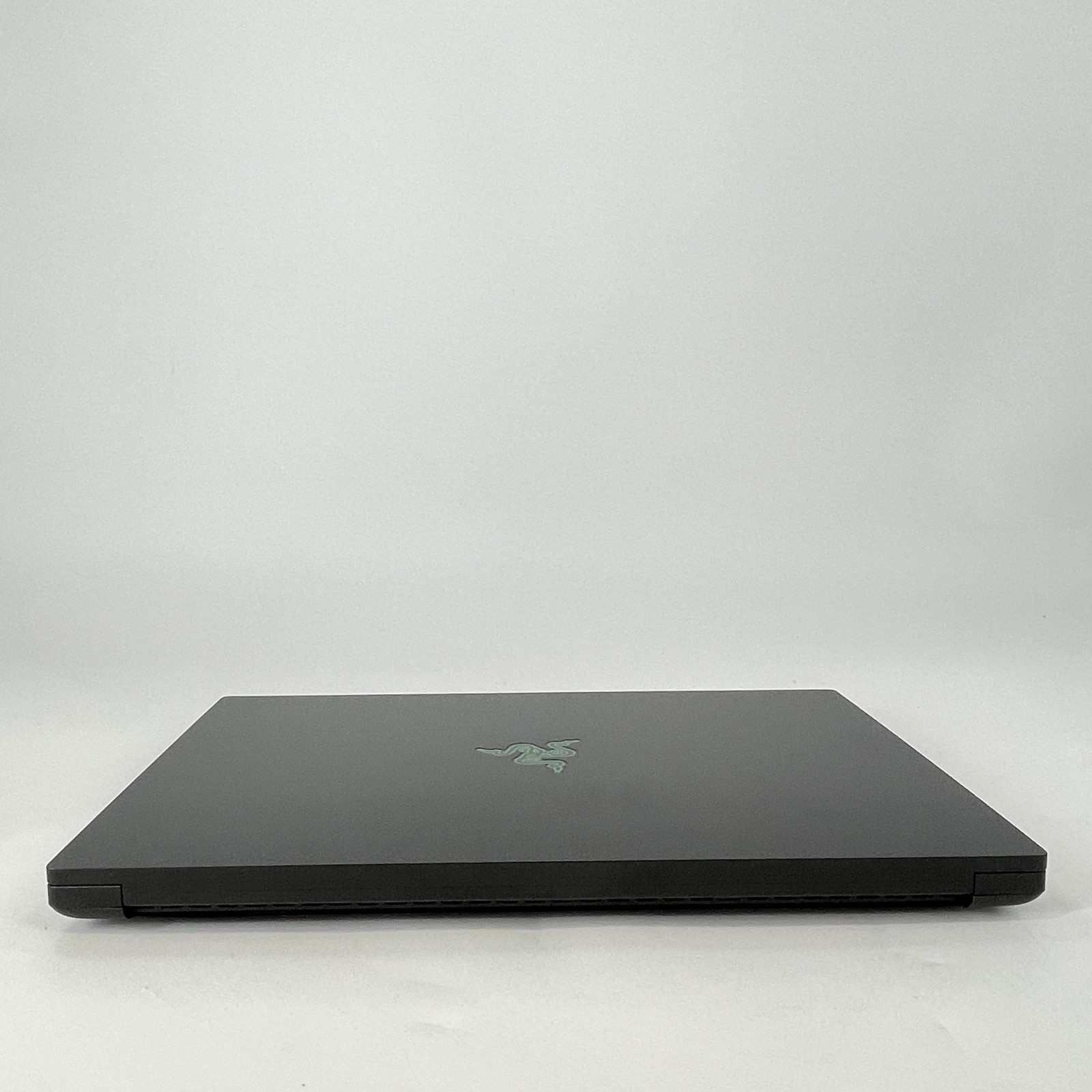 Razer Blade 16 120Hz UHD+ 2.2 GHz i9-13950HX 32GB 2TB SSD RTX 4090 FRAME GAP