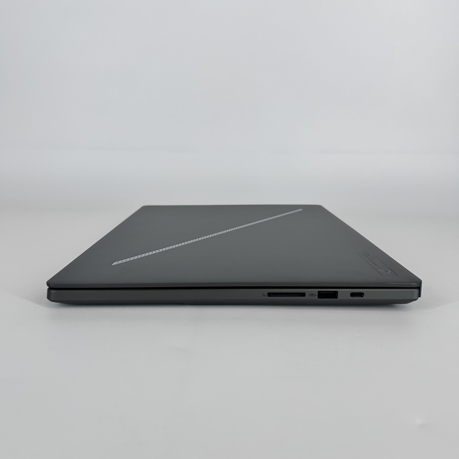 Asus ROG Zephyrus G16 GU605 16 240Hz QHD+ 2.9GHz Ultra 9 285H 32GB 2TB RTX 5080