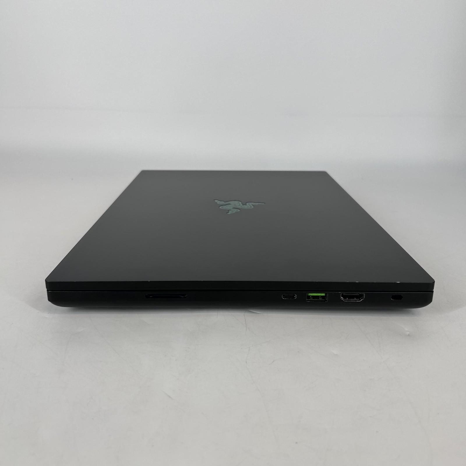 Razer Blade 16 120Hz UHD+ 2.2 GHz i9-13950HX 32GB 1TB/1TB RTX 4090 Very Good