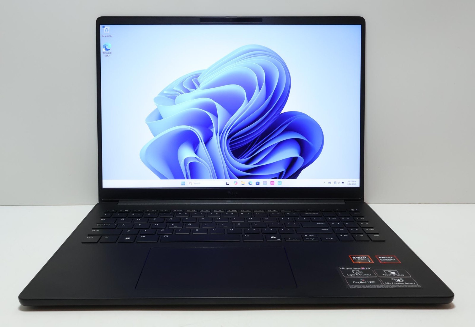 LG gram Book AMD Ryzen AI 7 445 16GB 1TB 16″ Copilot+ PC 16U55U-H.AU77U3