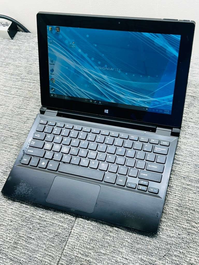 Insignia Flex NS-P11W6100 11.6″ 2-in-1 Tablet Laptop Keyboard Win10 HD – 0759394
