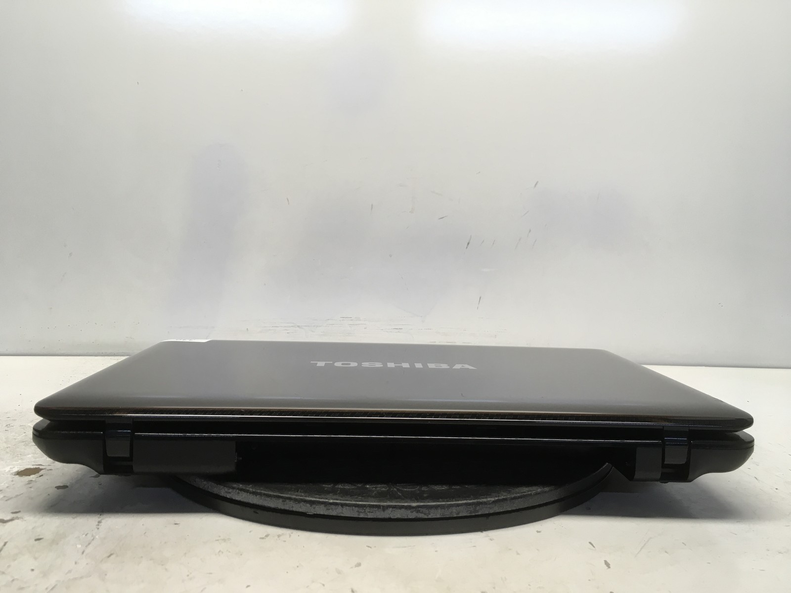 Toshiba Satellite L655D-S5055 AMD V120 2.2GHz 3 GB NO HDD NO BATT