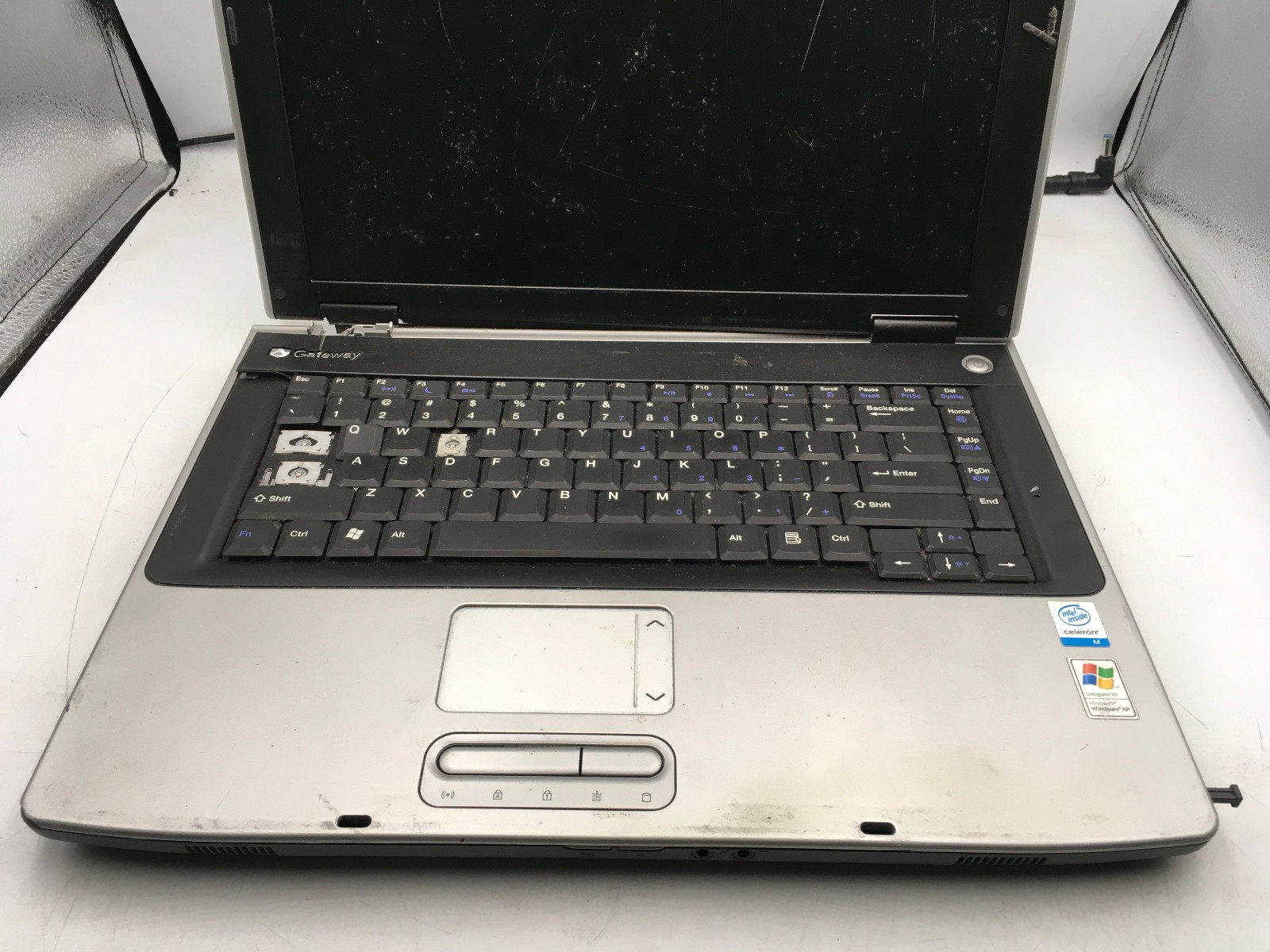 GATEWAY MA1 M460 – FOR PARTS/BAD HINGE/ NO POWER – INTEL CELERON M – 1GB RAM -BB