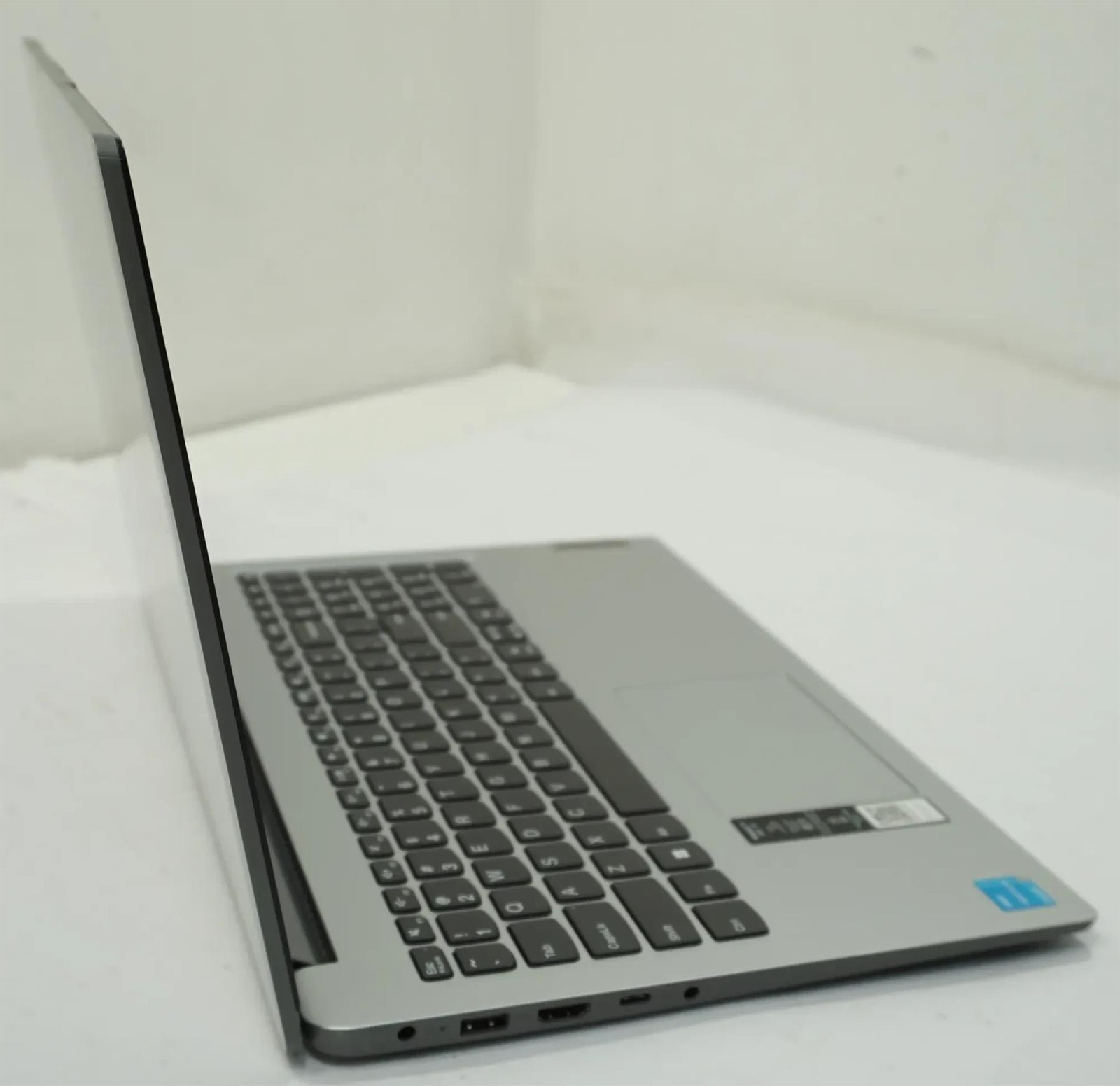 Lenovo 82LX IdeaPad 1 15.6″ FHD Intel Pentium Silver N6000 1.10GHz 4GB 128GB