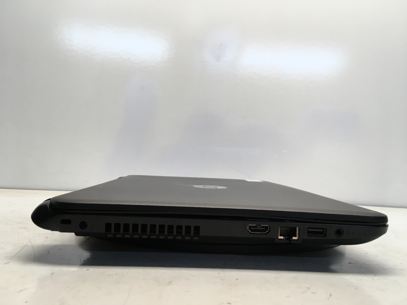 HP 15-G019WM AMD E1-2100 Dual-Core 1GHz 4 GB NO HDD/Battery