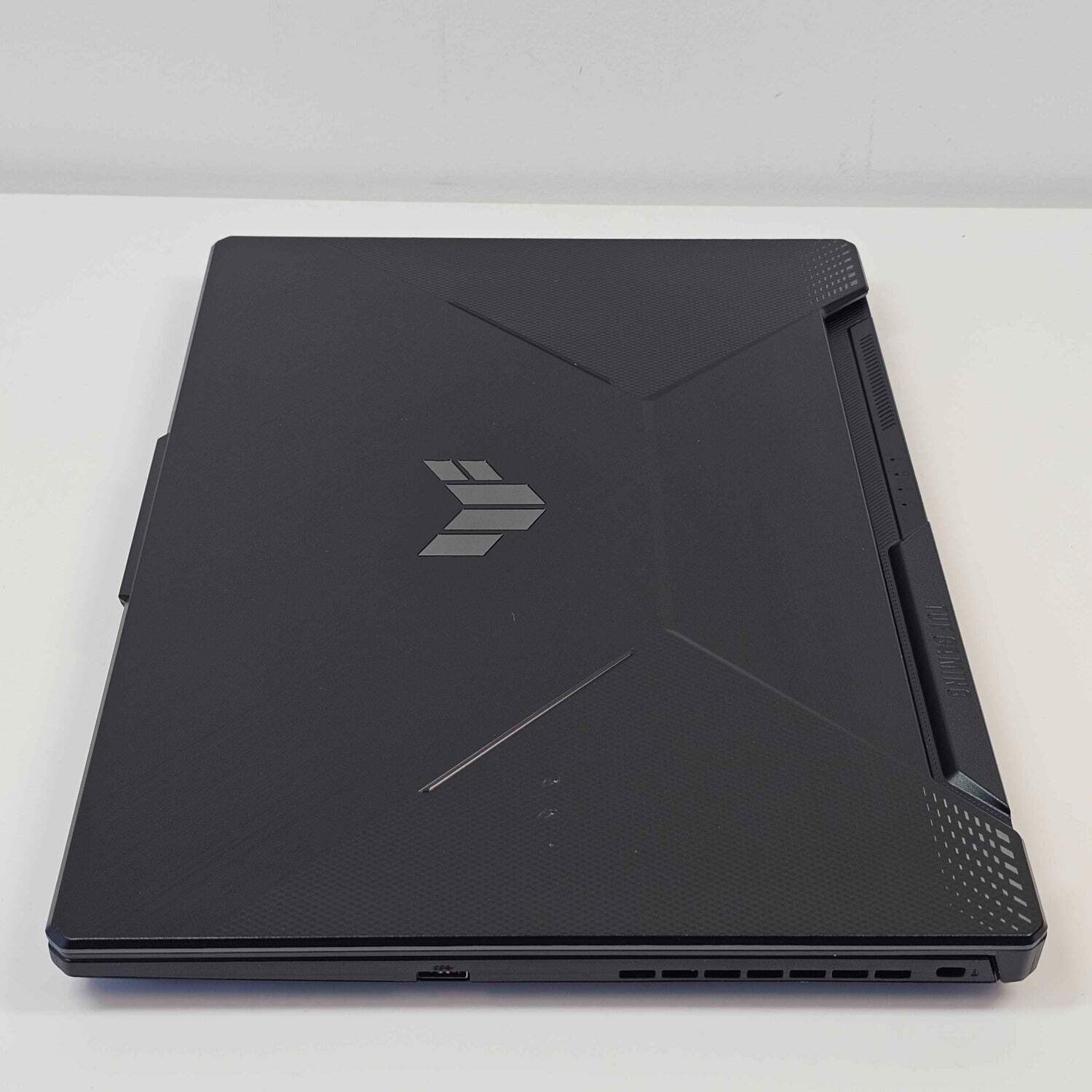 Asus TUF F15 FX506H 15.6″ i5-11400H 2.6GHz 8GB RAM 512GB SSD GeForce RTX 2050