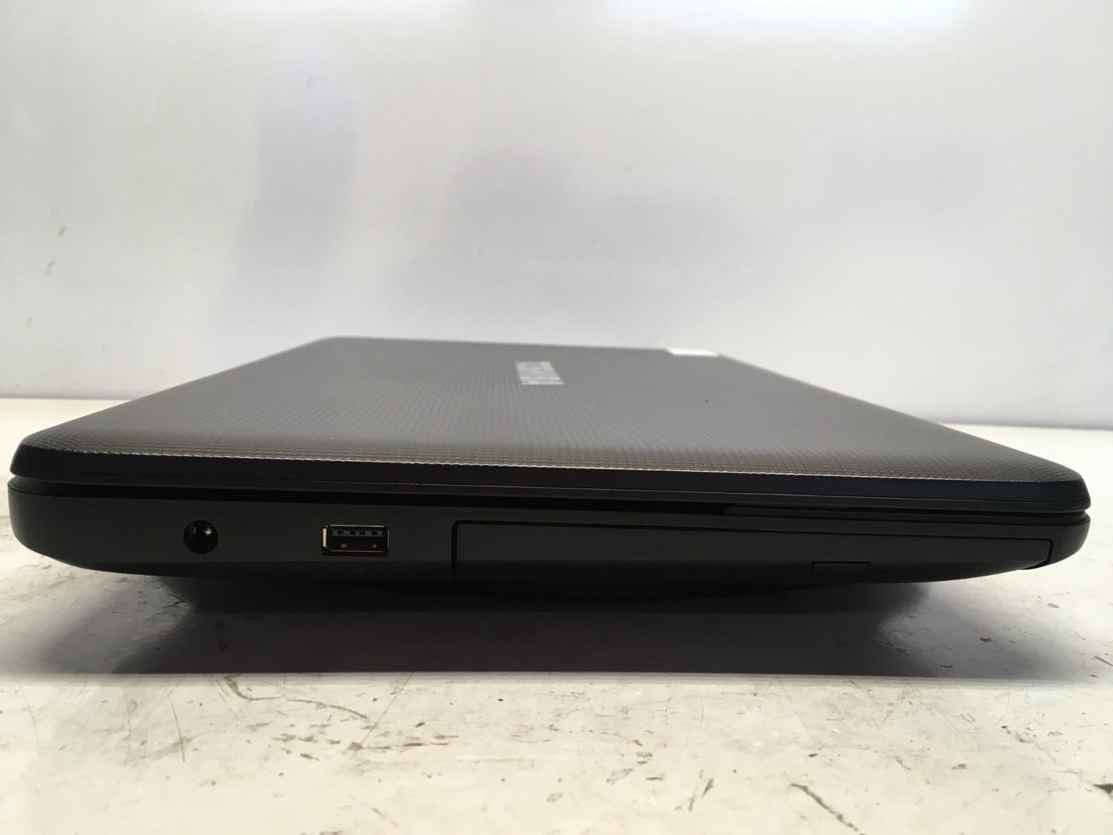 Toshiba Satellite C855D-S5105 AMD E-300 1.3GHz 4 GB NO HDD