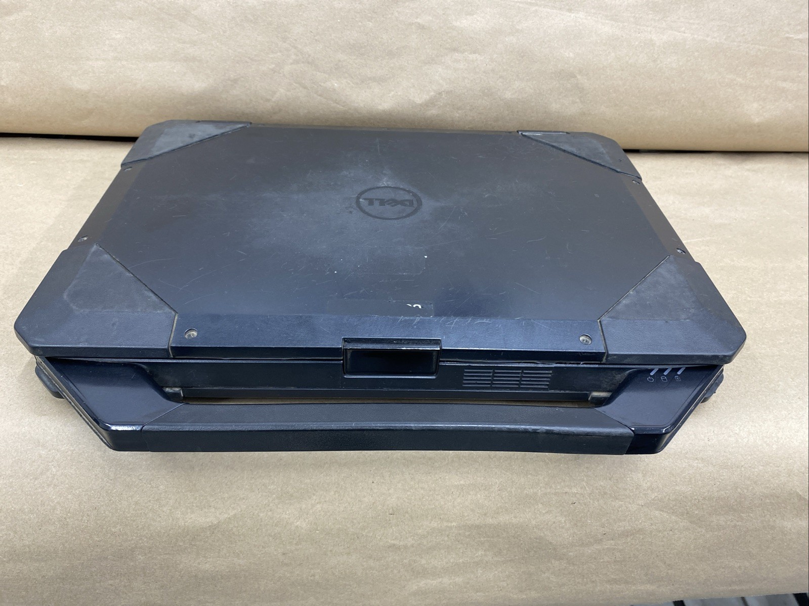 Dell Latitude 5414 – 14″ FHD – i5-6300U – 8GB – 256GB SSD – Win 10 Pro – READ