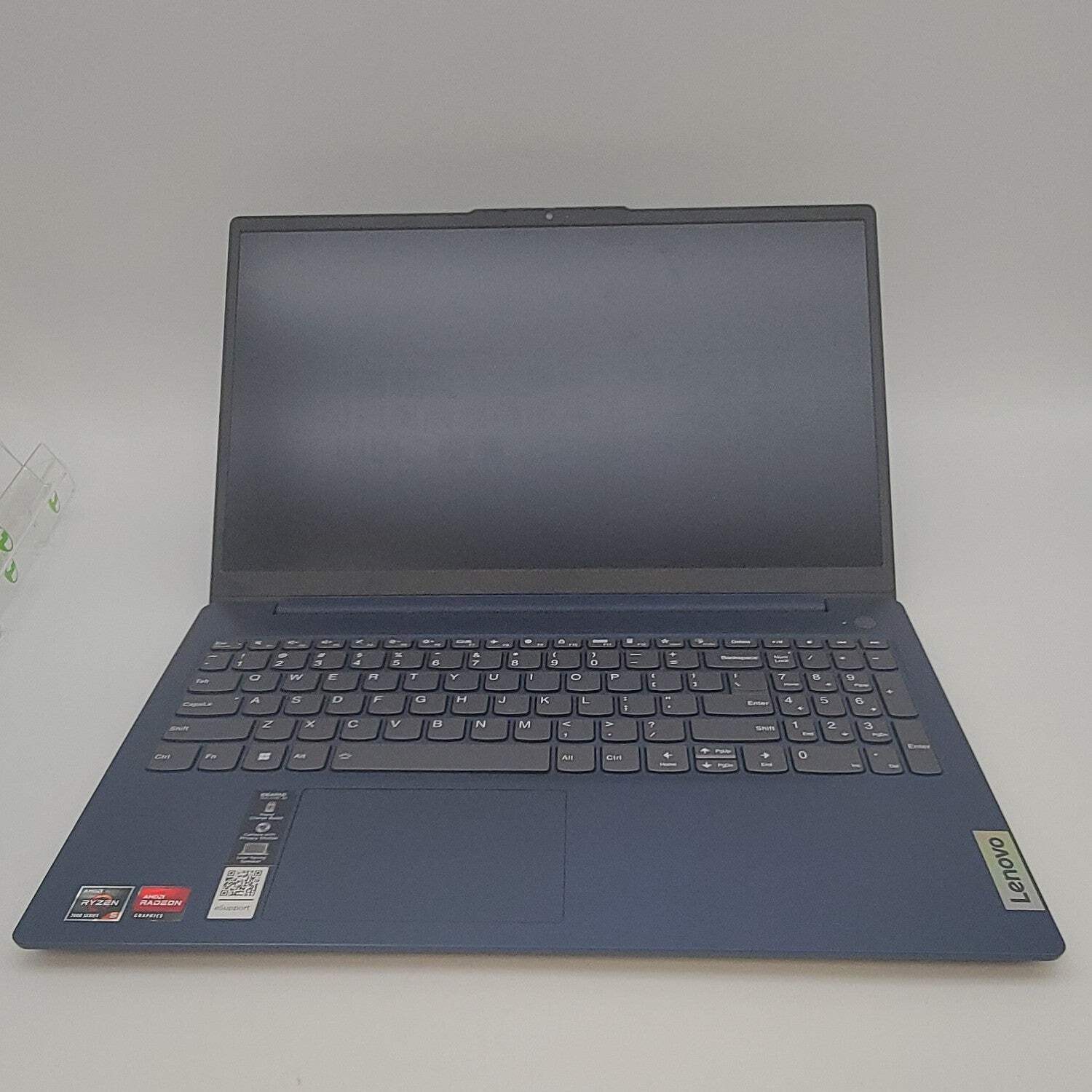 Lenovo IdeaPad Slim 3 15AMN8 15.6″ Ryzen 5 7520U 2.8GHz 8GB RAM 512GB SSD