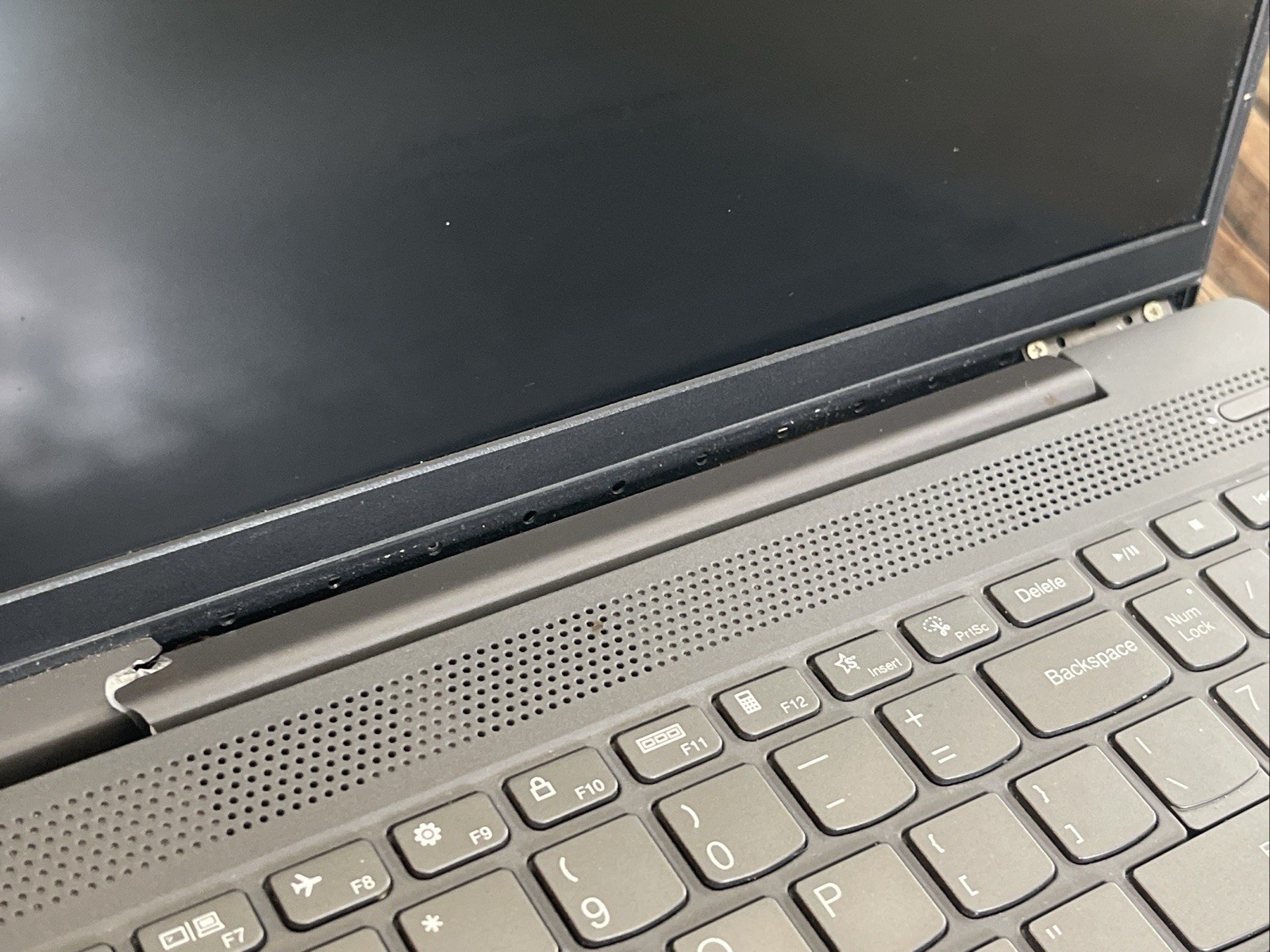 Lenovo IdeaPad 5 Ryzen 5• 8GB RAM• 256GB• Broken Screen + Hinge. Desktop /Repair