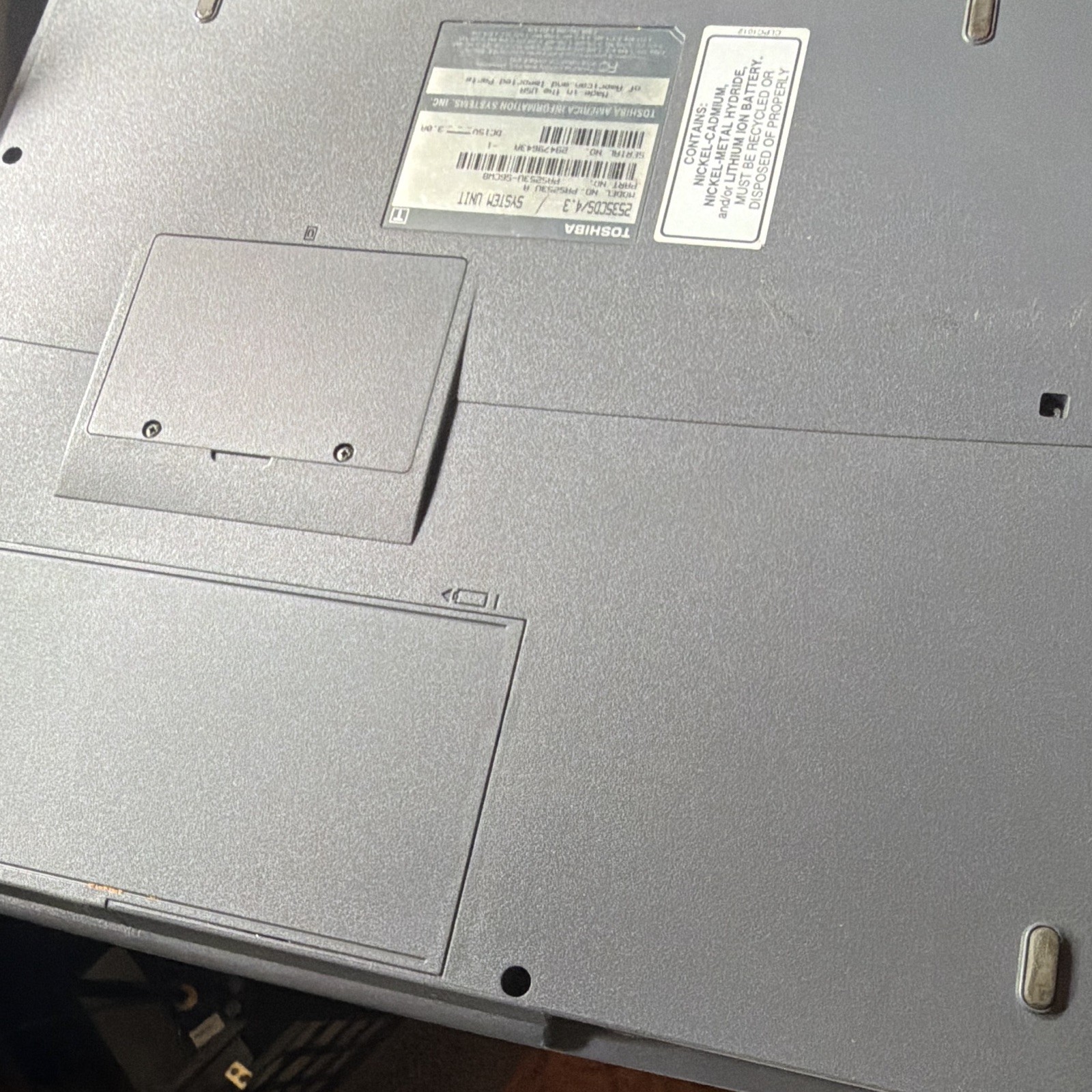 Toshiba Satellite 2535CDS 14in Pentium 166MHz 32MB 2GB HDD Optical Gray