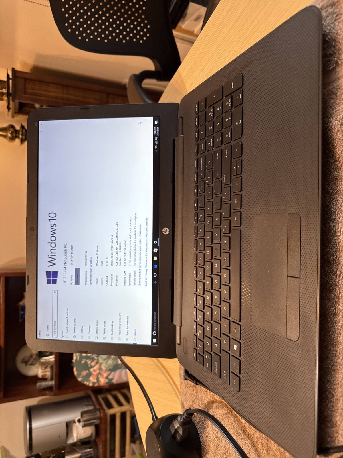 HP 255 G4 NOTEBOOK PC A8-7410 APU WITH RADEON R5 GRAPHICS Ram 4gb