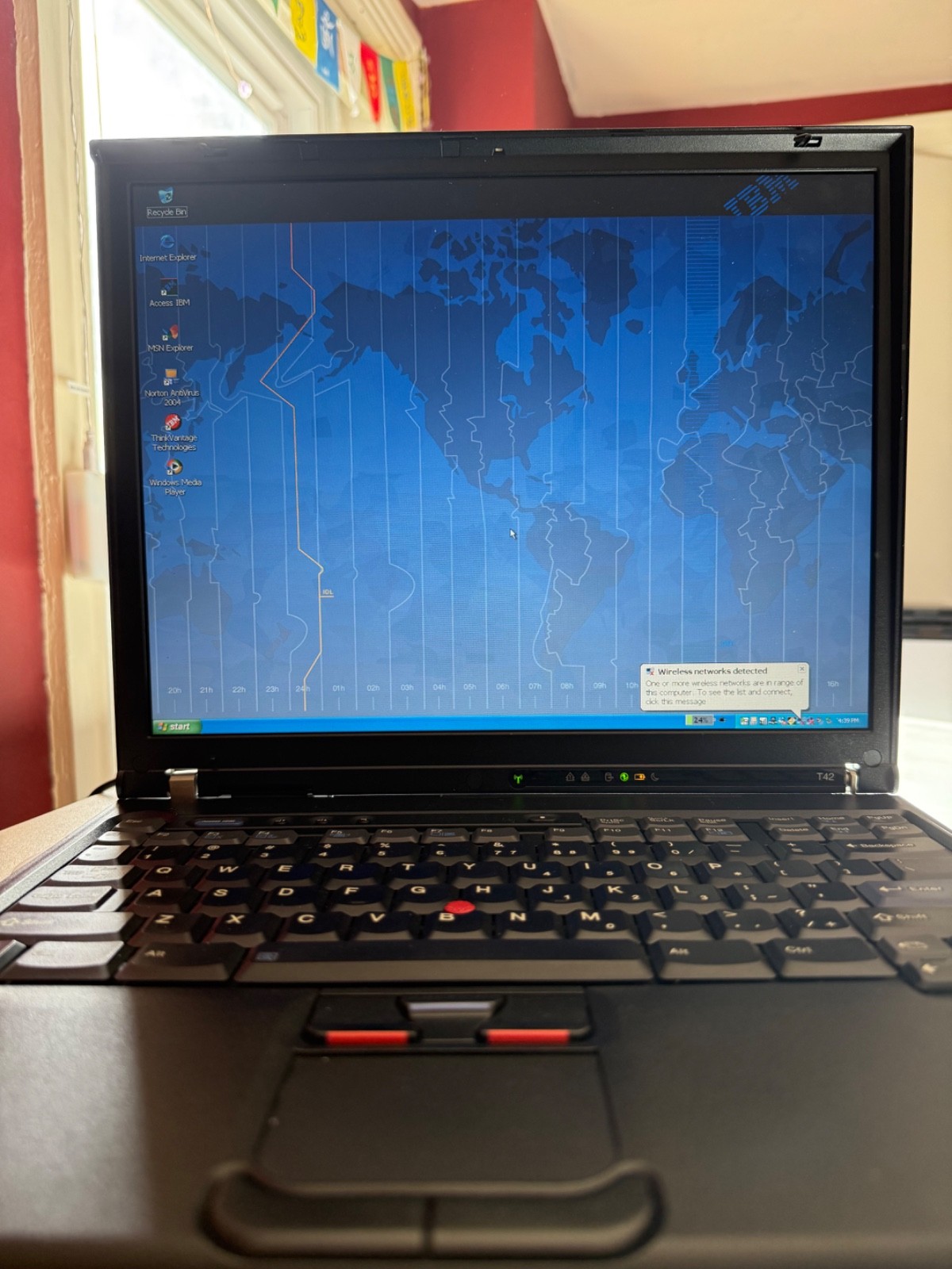SURVIVOR! IBM Thinkpad T42 Laptop Pentium M 1.70 Ghz 512 MB RAM OEM Windows XP
