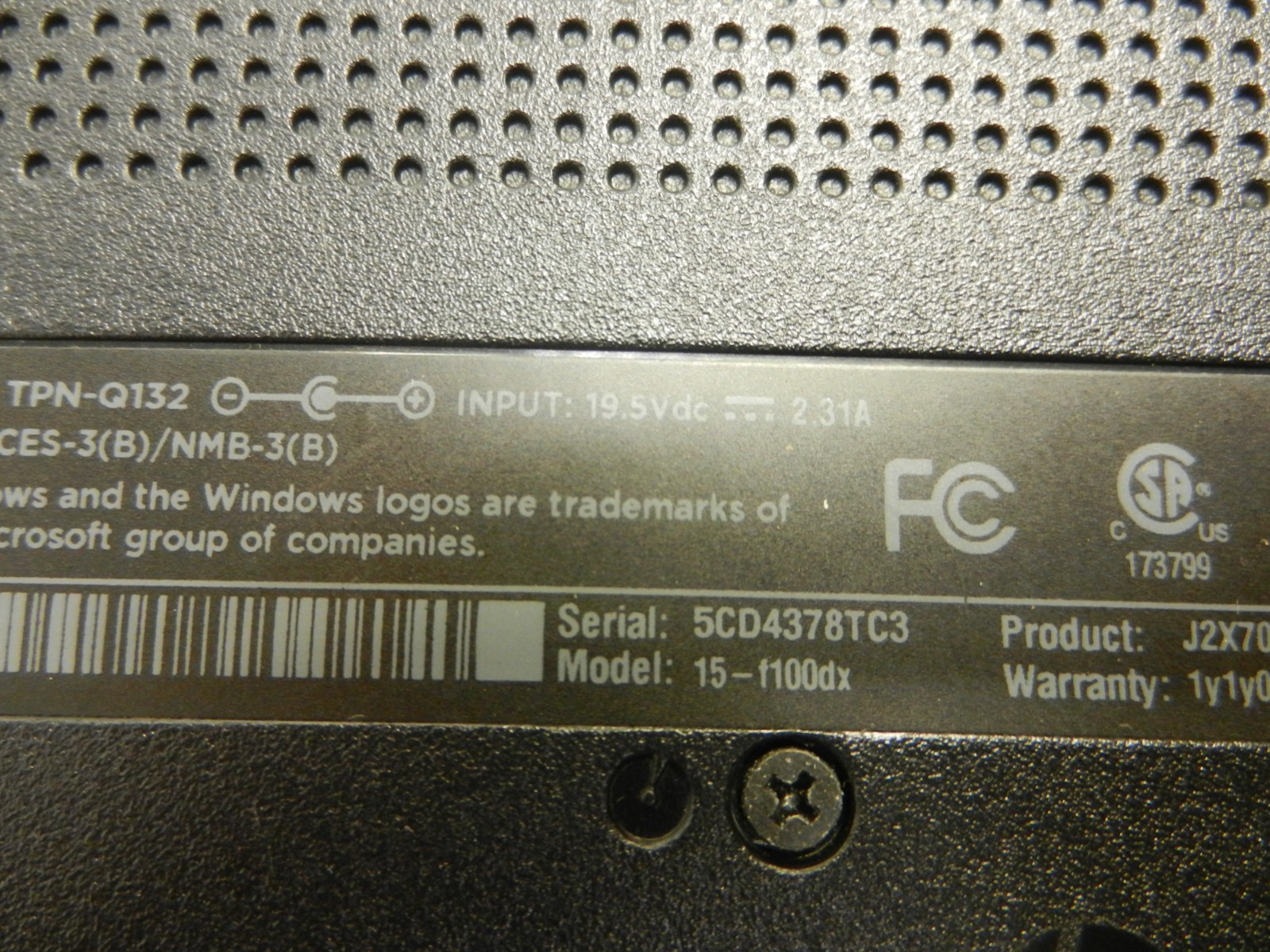 HP 15-f100dx AMD A8-6410 2 GHz 4GB RAM 500 GB HDD CRACKED GLASS but WORKS