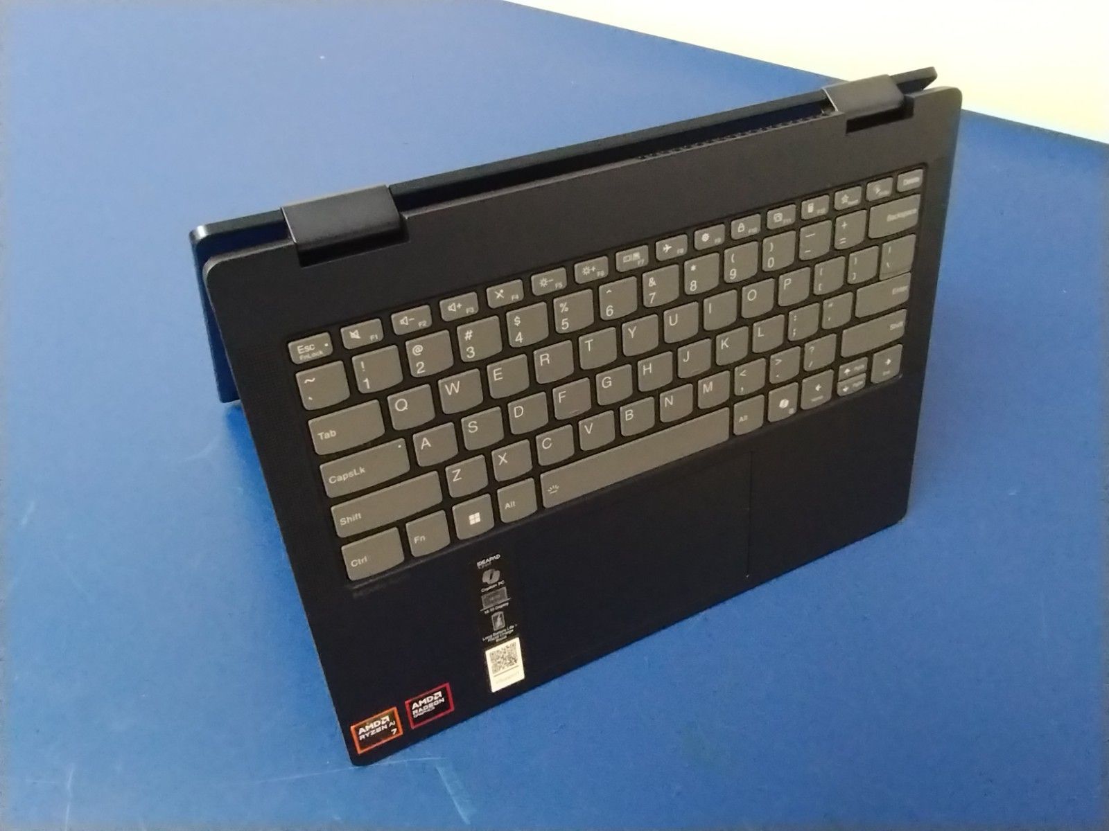 Lenovo IdeaPad 5 2-in-1 14AKP10 AMD Ryzen AI 7 350, 2.00 GHz 16 GB RAM 1 TB NVMe