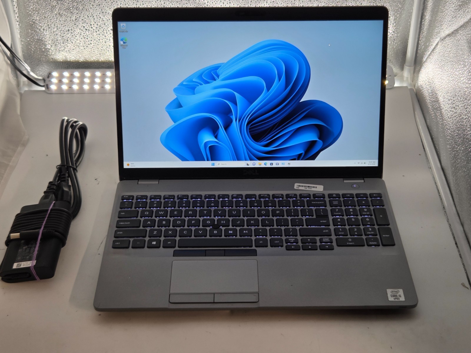 6152154 Latitude5511 w/charger.i5-10400H.8GB.128GB M.2.15.6″FHD. W11 Pro