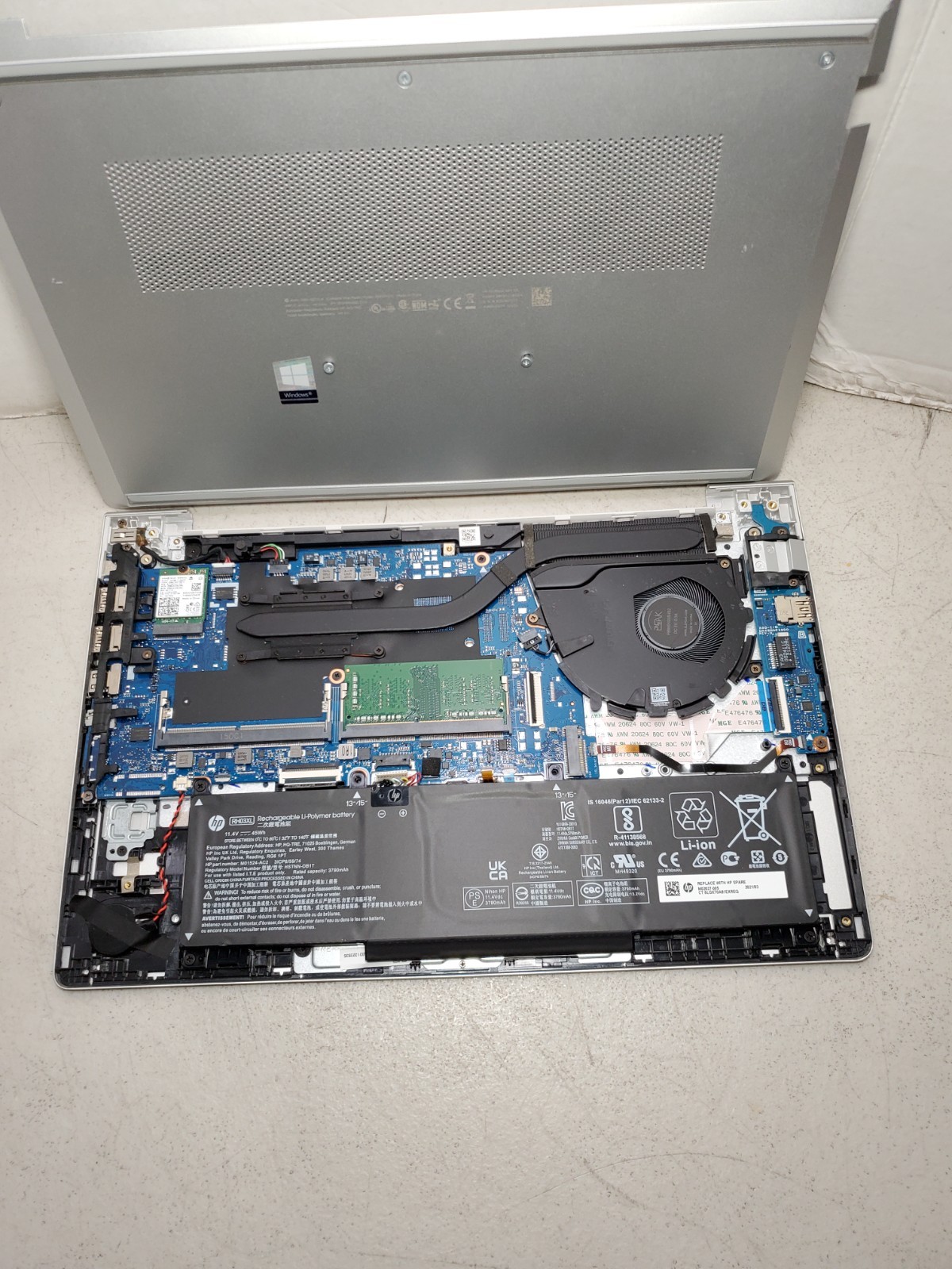 HP ProBook 440 G8 14″ Laptop i5-1135G7 4GB RAM No SSD/OS! NO LCD! BOOTS! #69