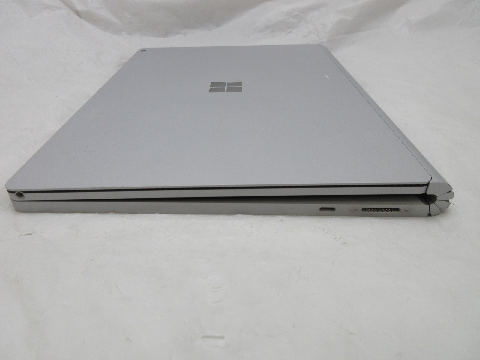 Microsoft Surface Book 2 13.5″ : i7-8650U 1.9GHz : 16GB : 512GB SSD : Grade B