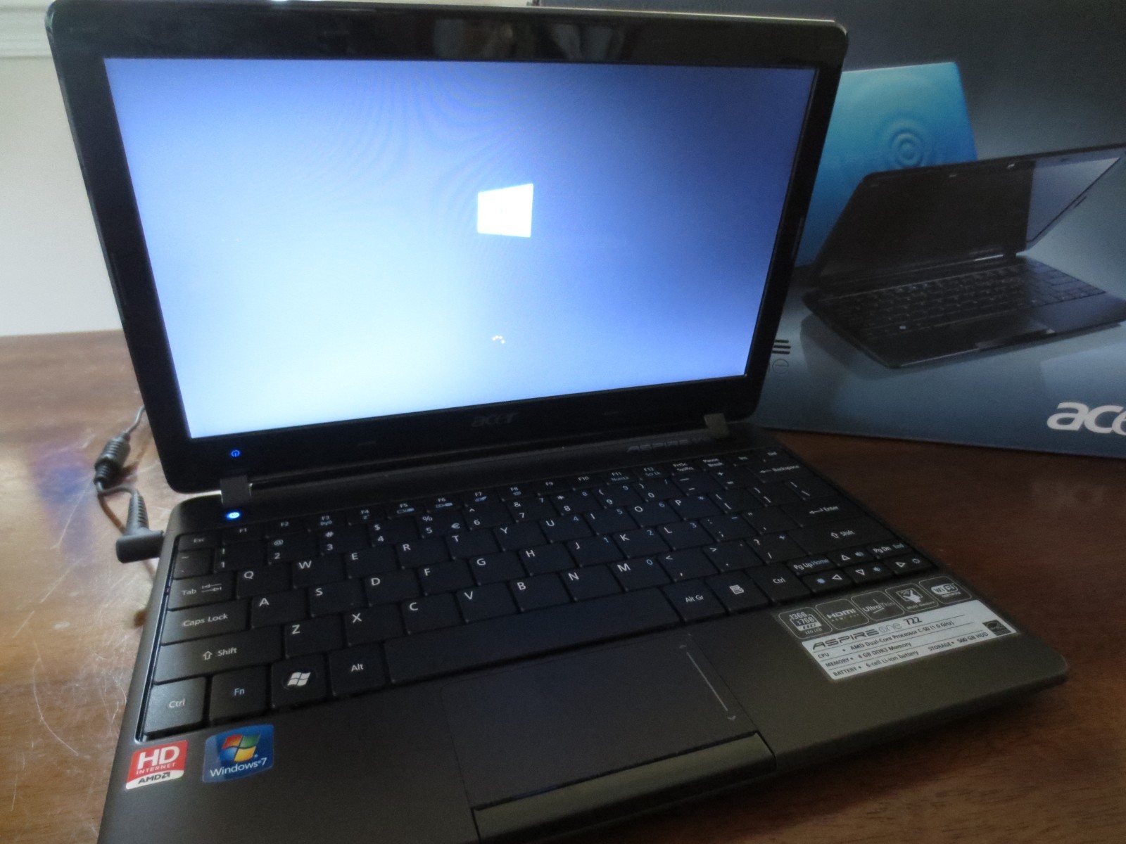 Acer-Aspire One 722-BZ848 500GB HDD with Charger and Box 11.6″ HD LED LCD