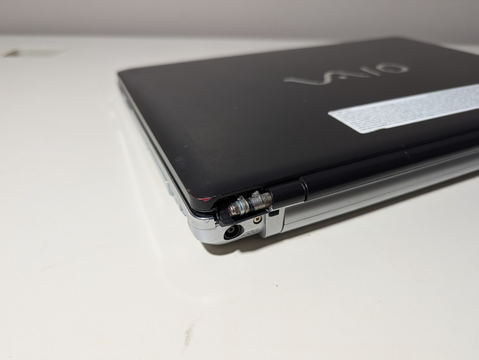 14″ Sony Vaio VGN | C2D T9300 4GB RAM 128GB SSD | DVD Win Vista 32-Bit