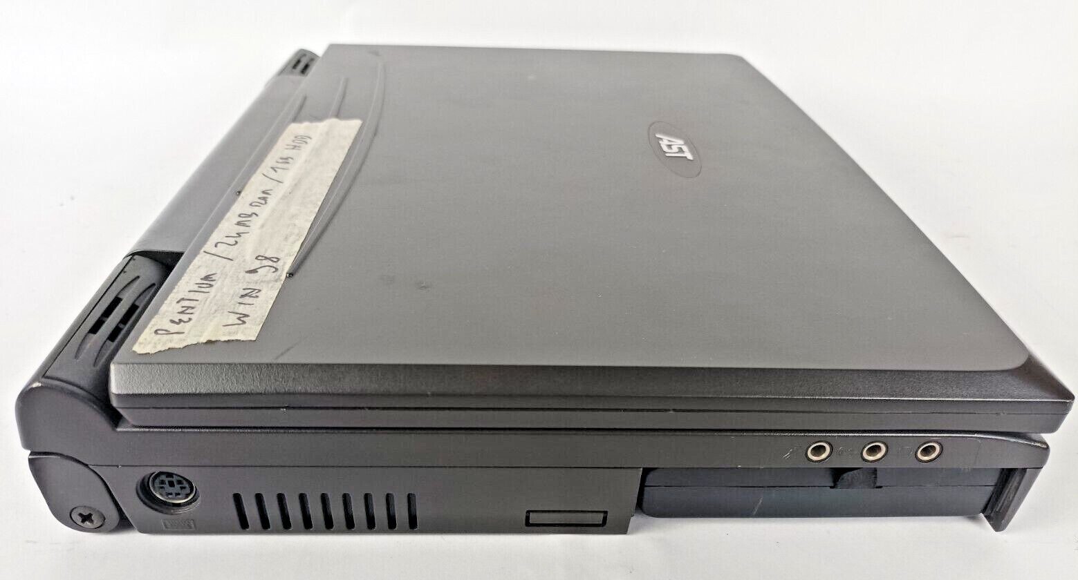 AST Ascentia series AD-40 Pentium 24mb ram 1gb hdd Windows 98 Parallel Serial