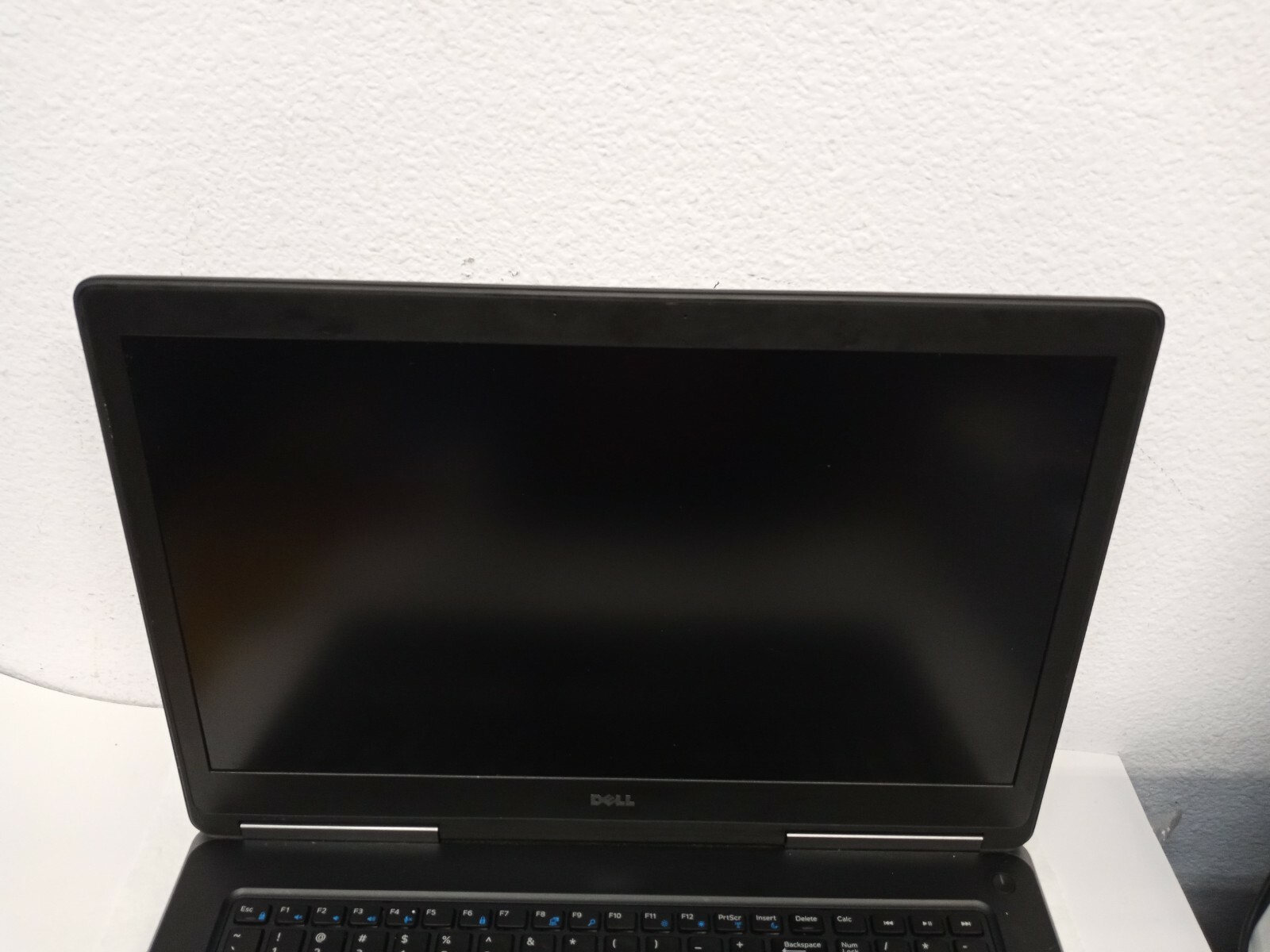 Dell 7710 17.3″ UltraSharp FHD IPS Intel i7-6820HQ QUAD and Thunderbolt 3 | DOA!