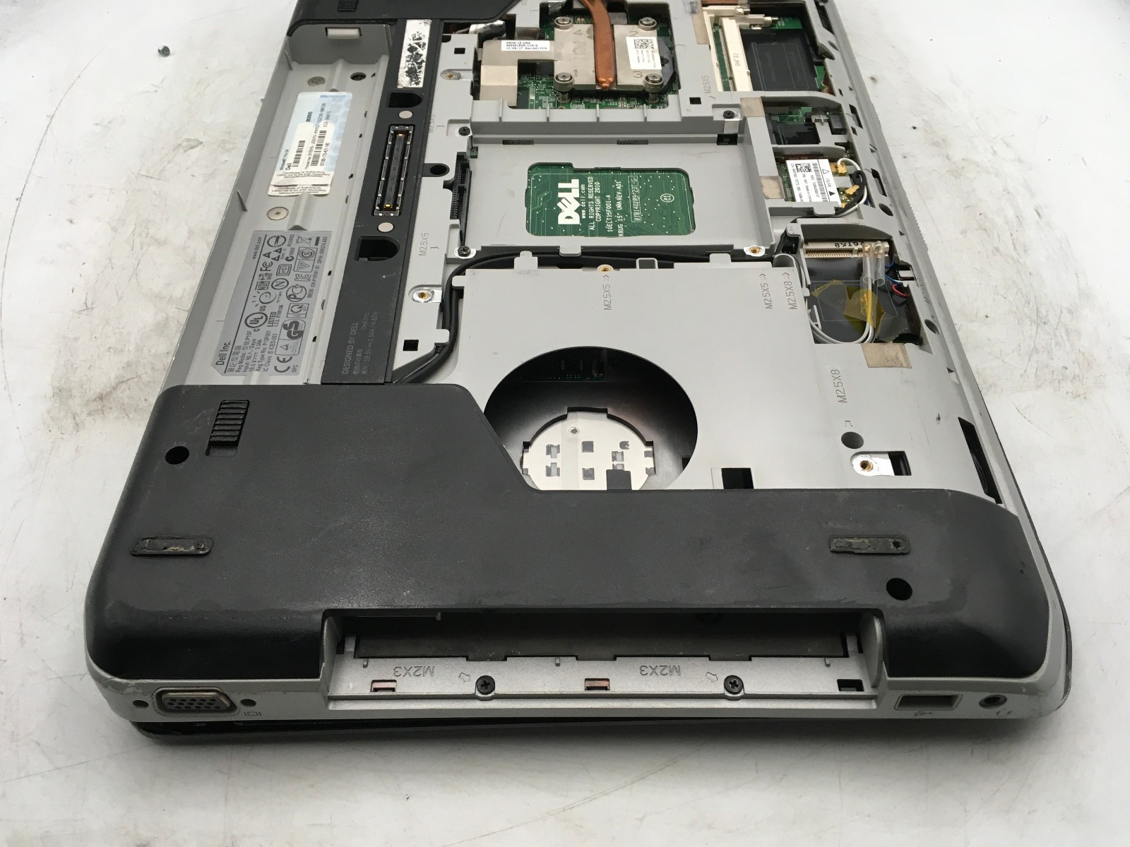 DELL LATITUDE E5520 -FOR PARTS- INTEL CORE I3 5TH GEN – NO RAM -BAD LCD-READ-BB