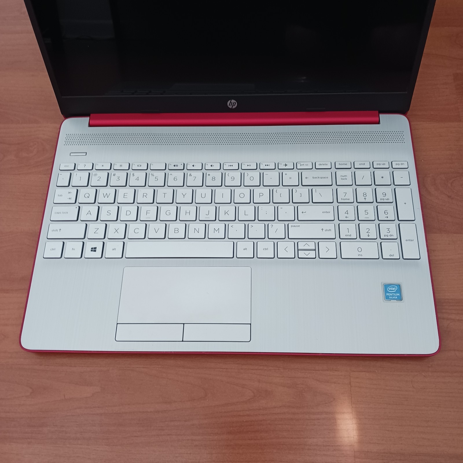 HP 15-dw0083wm Red Intel(R) Pentium(R) Silver Windows 11 4GB 240Gb SSD