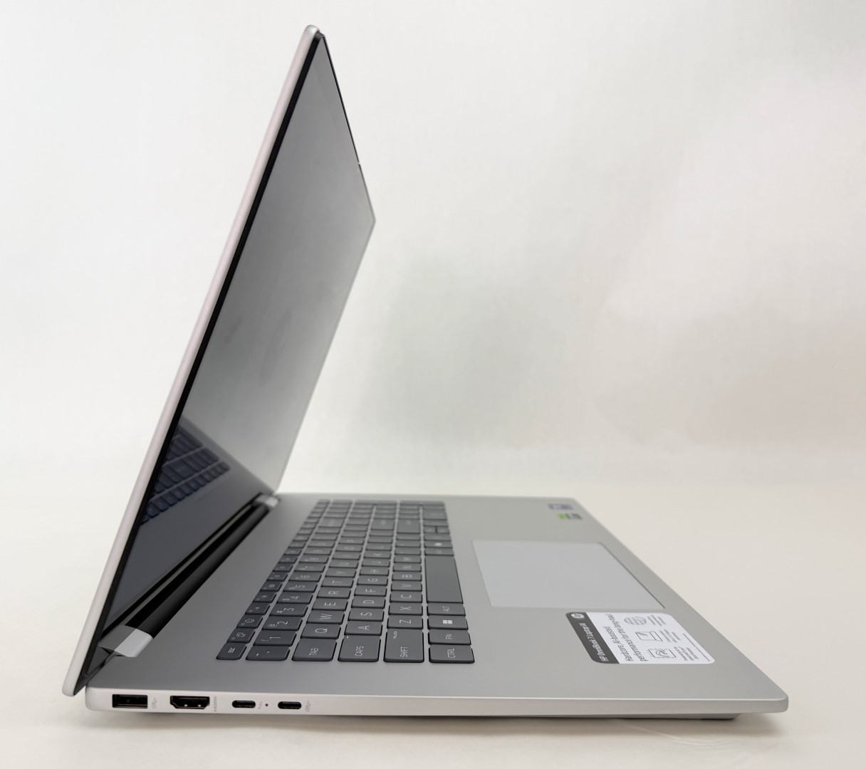 HP OmniBook 7 17-dc0073cl 17.3″ FHD Touch Ultra 7 258V 32GB 1TB RTX 4050 W11H