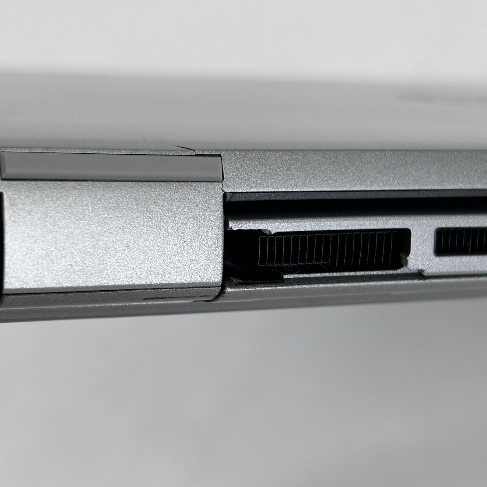 Dell Latitude 5440 14 Gray FHD 1.6 GHz i5-1345U 16GB 256GB SSD Good FRAME SPLIT