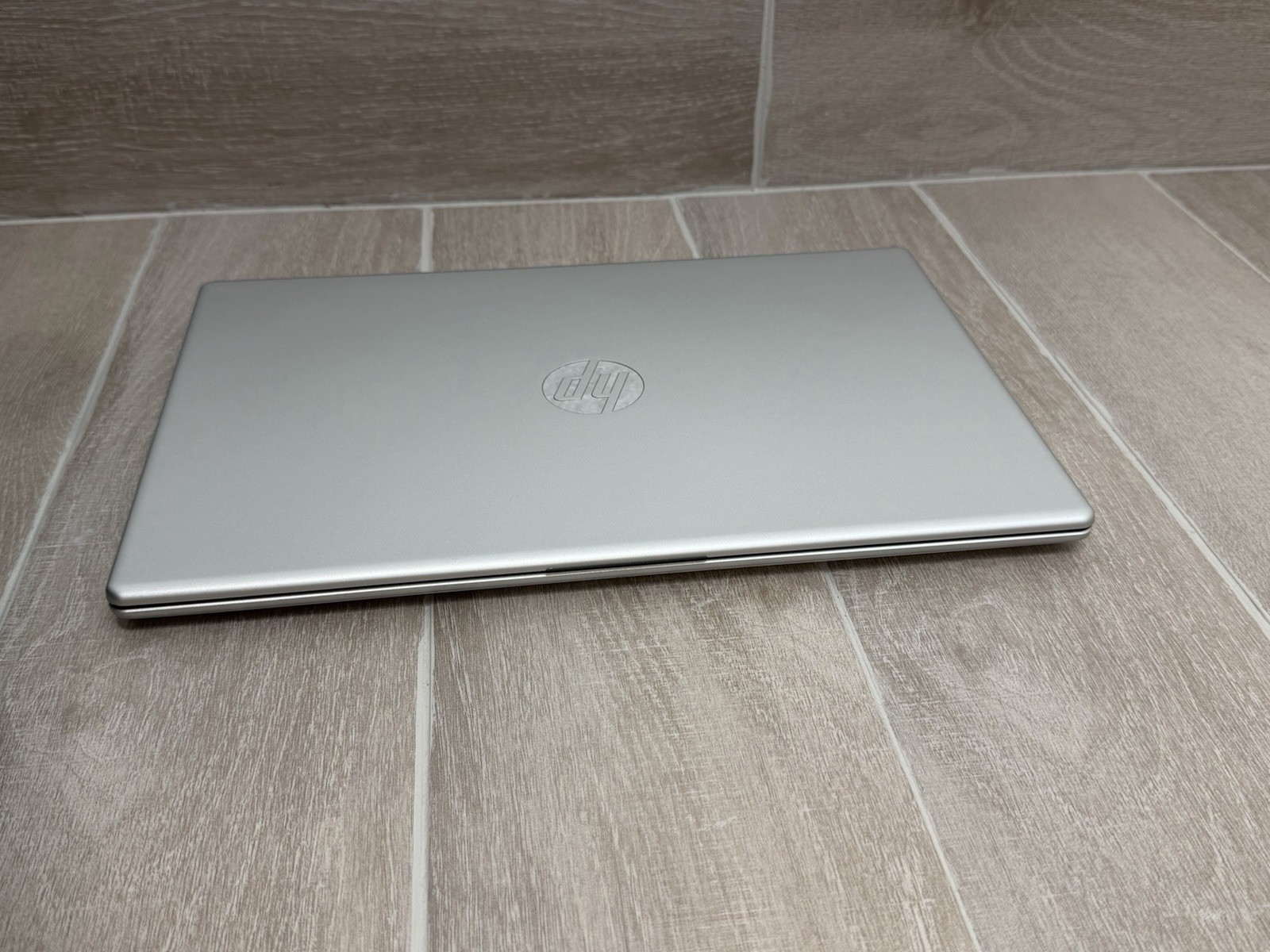 HP Laptop 15-FC0353NR 15.6″ Touch Laptop Ryzen 3 7320U 8GB RAM 256GB NVMe Win-11