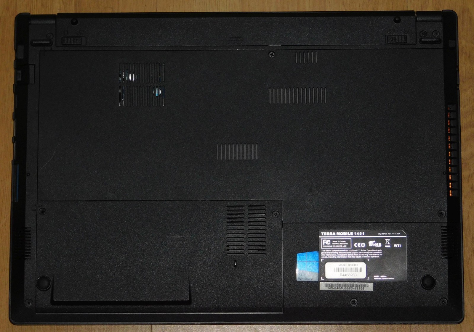 ❌FAULTY/DAMAGE Notebook Laptop Terra Mobile 1451 Hinge and Screen Cracked