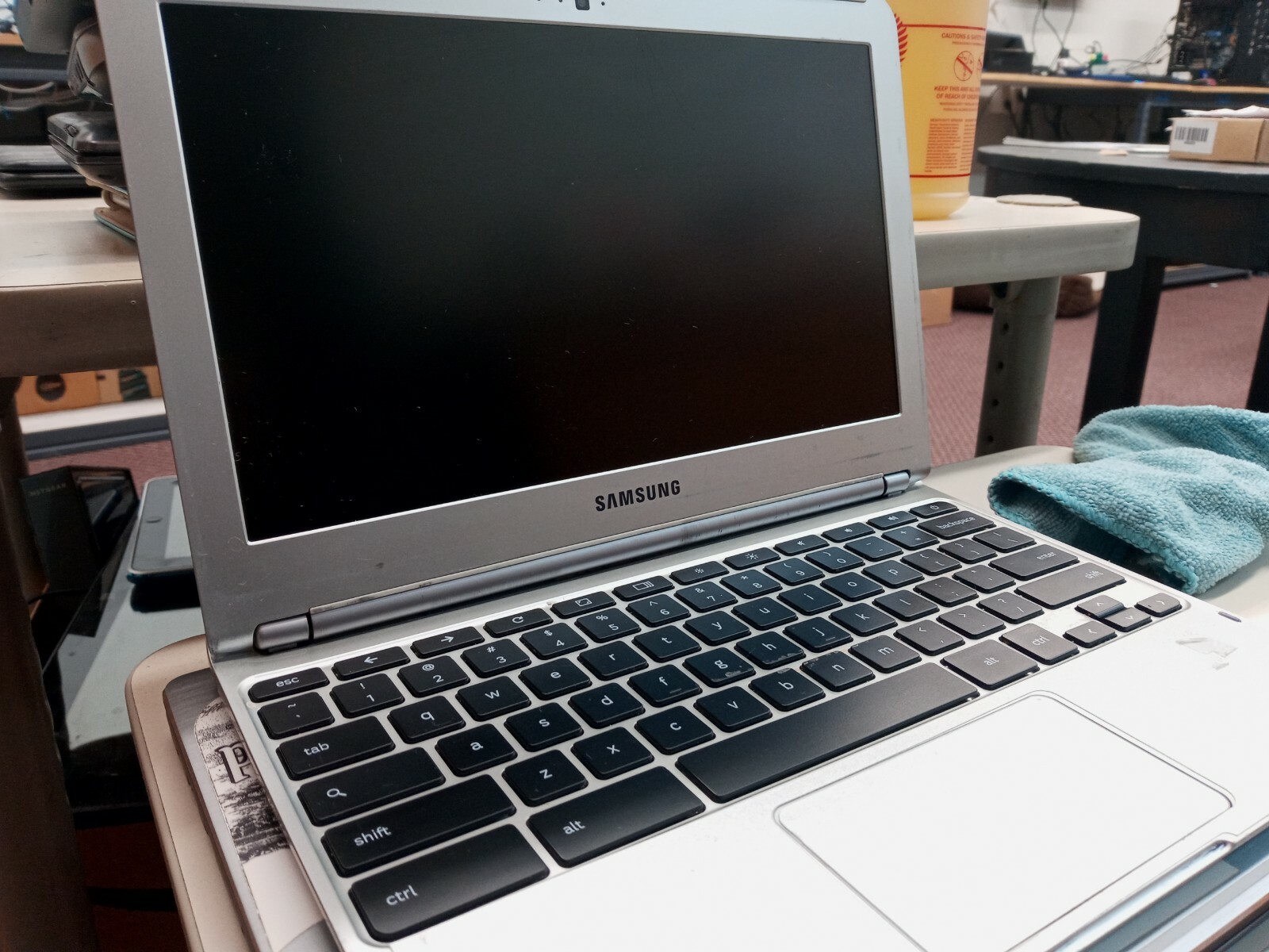 343 – Samsung Chromebook 303C XE303C12 FOR PARTS / AS-IS